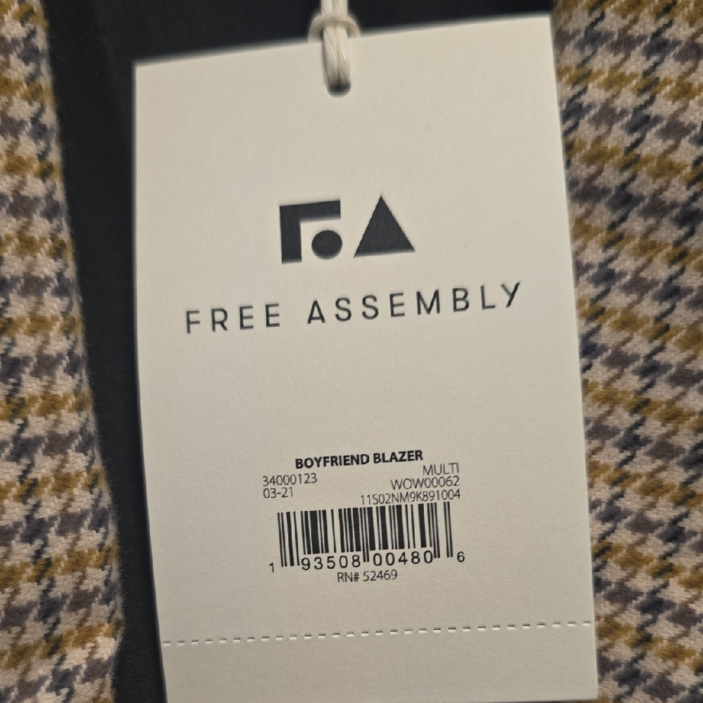 Free Assembly Women's Tan & Black Houndstooth Boyfriend Blazer - Picture 2 of 4